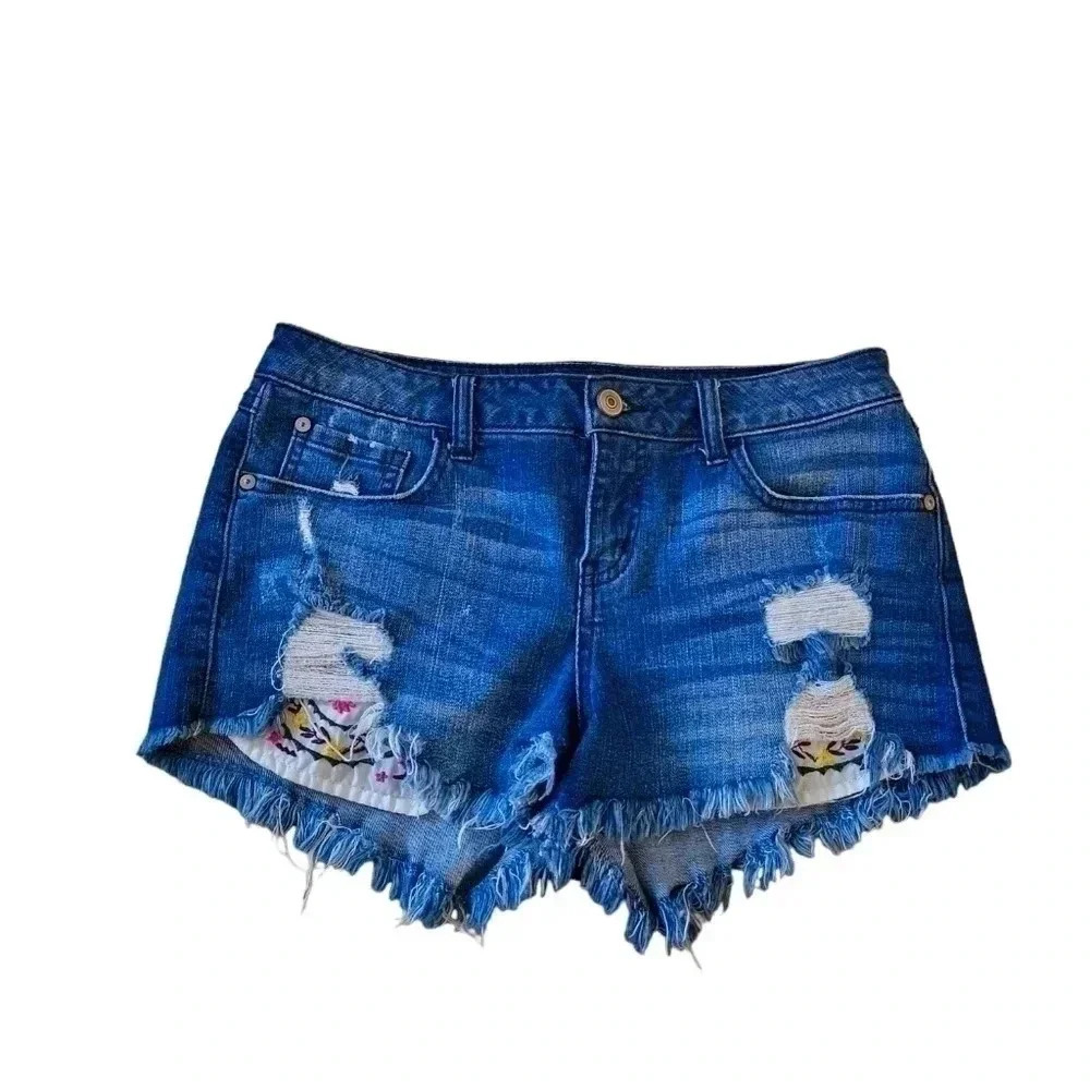 Harper Blue Jean Shorts - Womens - Size‎ 27 - Embroidery Detail on Front Pockets